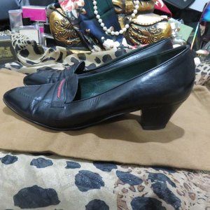 Gucci Vintage Italian Leather Navy Blue Pumps size 38 or US 8 Gucci Red Stripe